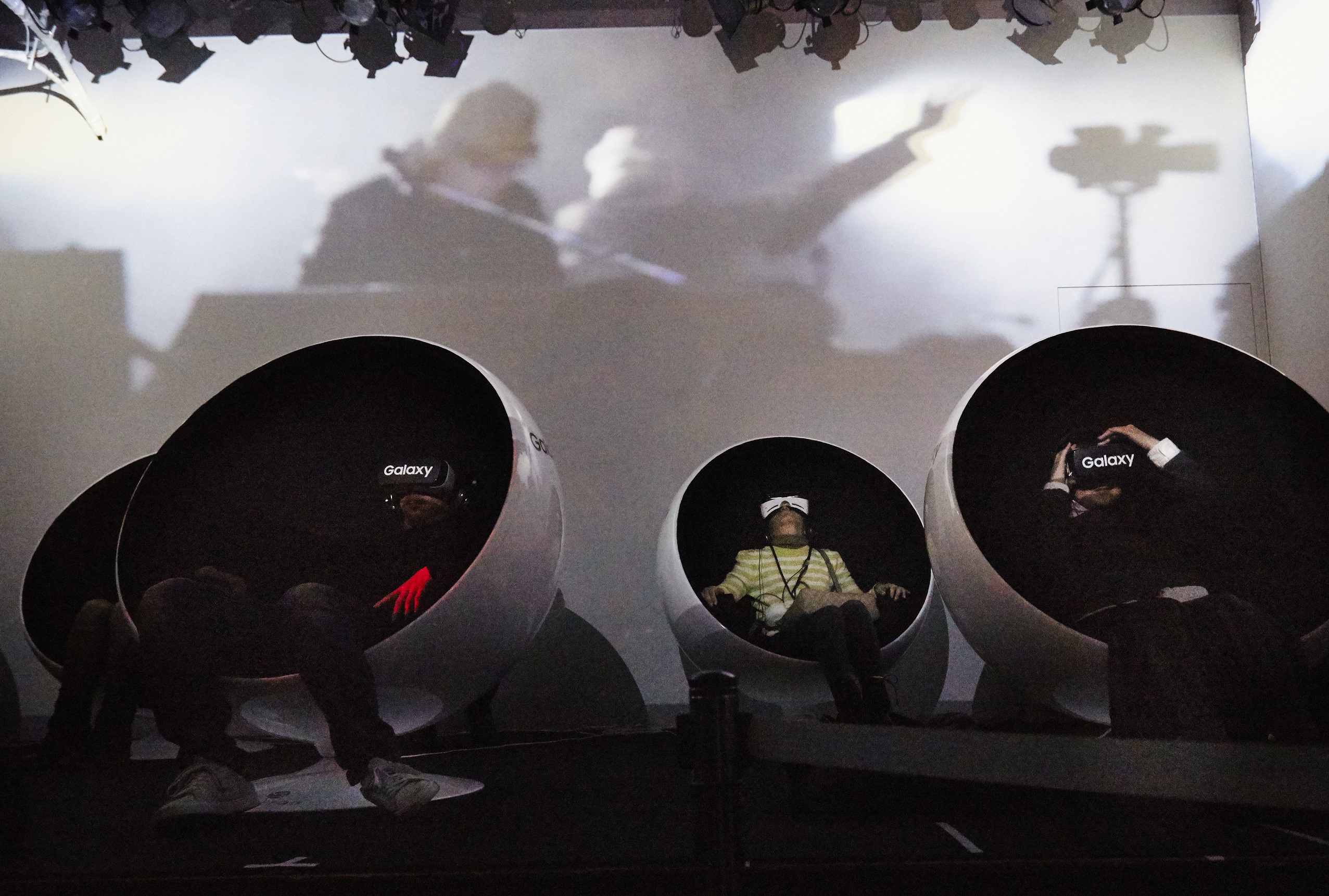 Vrの面白さを体感 アンダーワールドのライブが今ならvrで観られる Gp Vrの面白さを体感 アンダーワールドのライブが今ならvrで観られる Gp