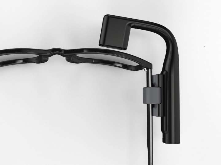 歩きスマホ防止に メガネに付ける超軽量ディスプレイ Gp