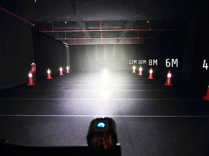 スマホも充電ok バッテリー付き超強力自転車ライト Gp