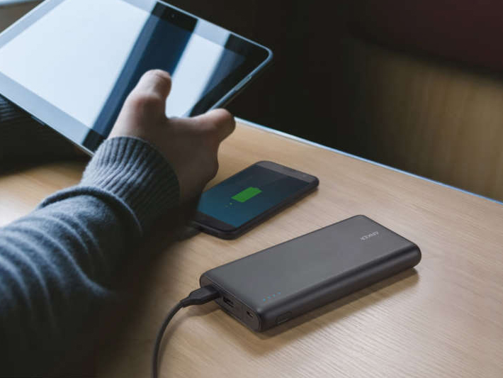 さすがanker 最速35分で80 チャージできるモバイルバッテリー Gp