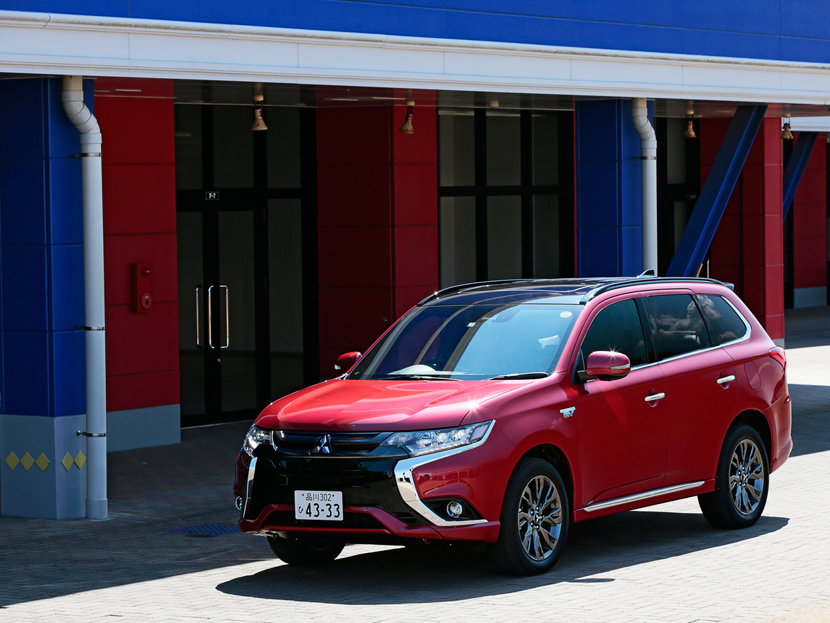 三菱 アウトランダー Phev試乗 モーターの走行距離を延長 Evの力強い走りを堪能できる Gp