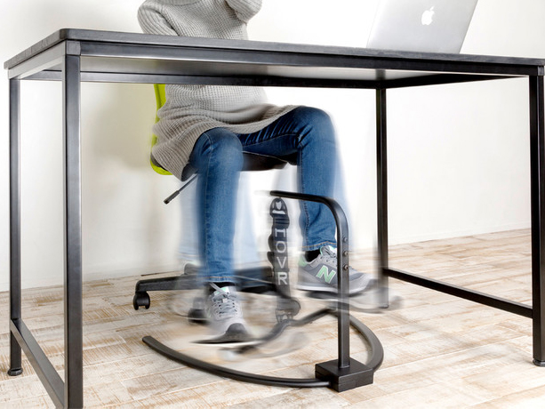 デスクワークの味方 座ったまま運動できるからラクチンですよ Gp