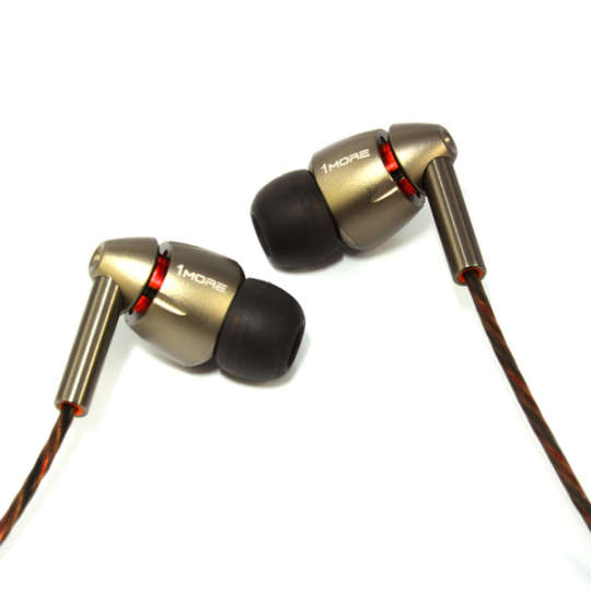 いいルックスで音もいい 片側4発のハイスペックハイレゾイヤホン Gp