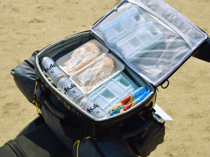 ポイントは底板 型崩れしないクーラーバッグはカバンとしても使えます Gp