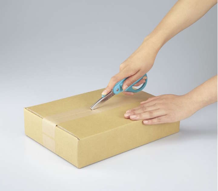 段ボールの中身を傷つけない技ありハサミで作業がはかどる Gp