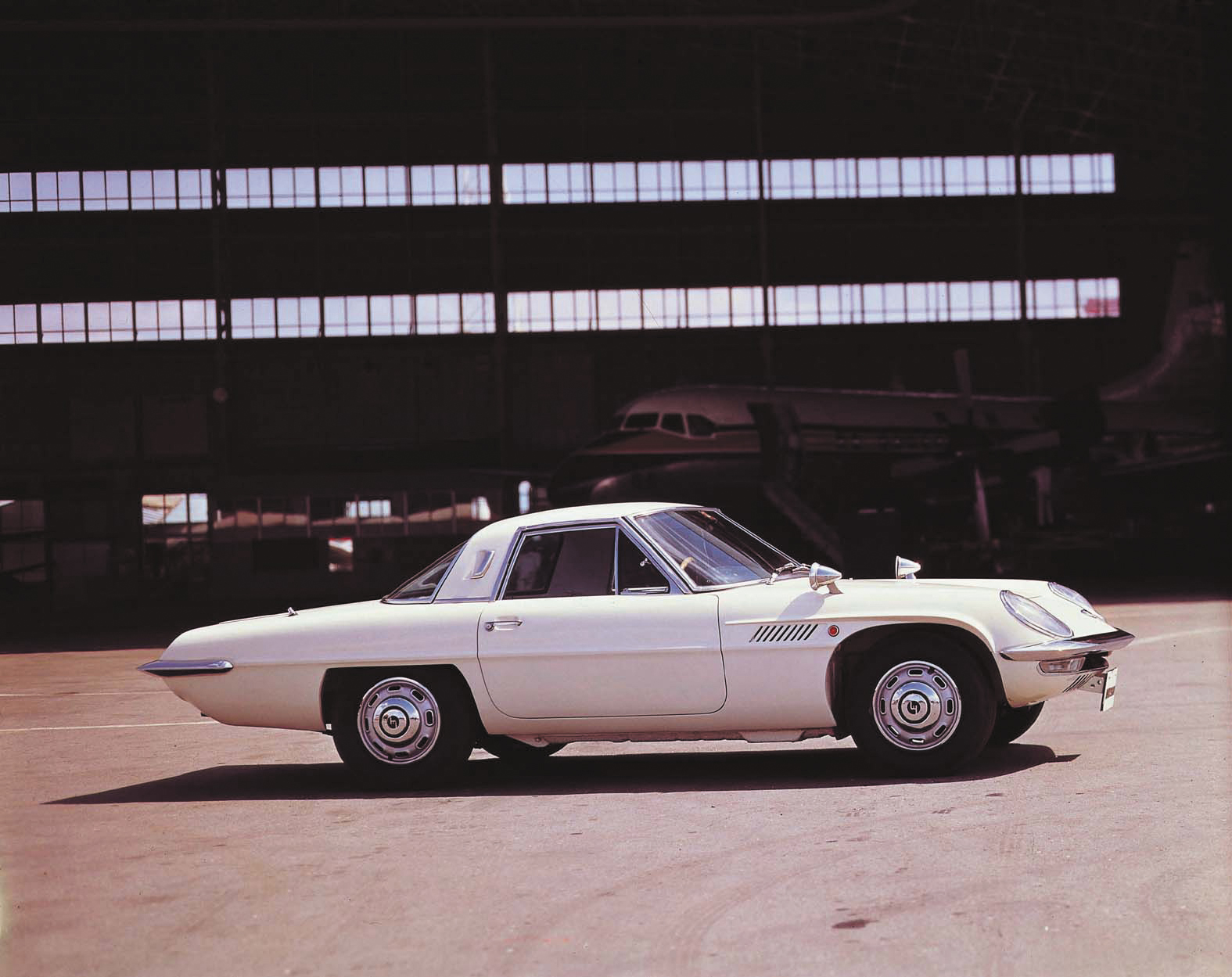 クルマ初モノ図鑑 あの革新的エンジンの初登場はいつ ーpart1 Gp