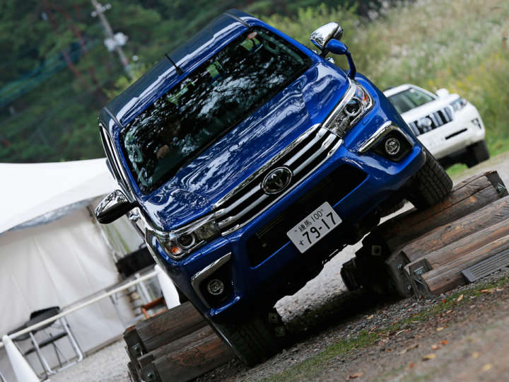 トヨタ ハイラックス試乗 悪路も難なく走破 遊びグルマにも最適なプロ仕様の本格派 Gp