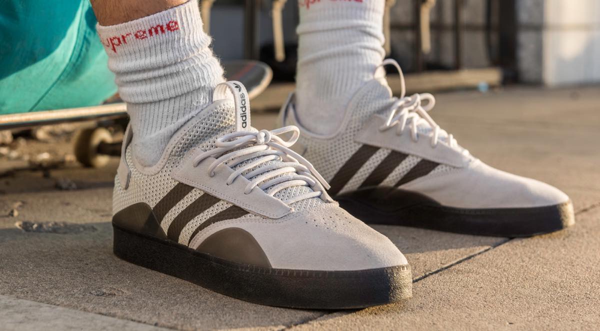 もうこれ ほぼ靴下 シンプルを極めたスニーカーの最先端 Gp