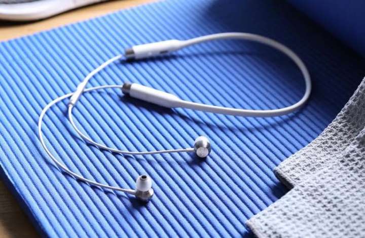 ワイヤレスイヤホンでホワイトの美しさを身にまとう Gp