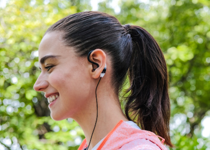 イヤホンの新たなトレンドは 耳の後ろで聴く になる Gp