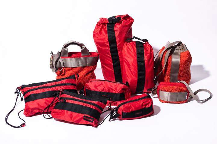 落ち着いた色が目立つ秋にこそ 赤 を取り入れてみては Gp