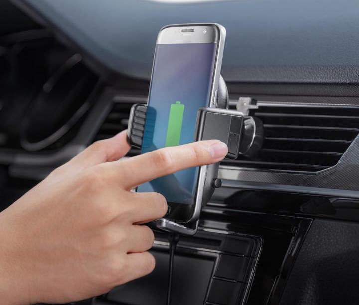 運転中の充電はやっぱりワイヤレスで 縦置き横置き両方できたらさらに便利だよね Gp