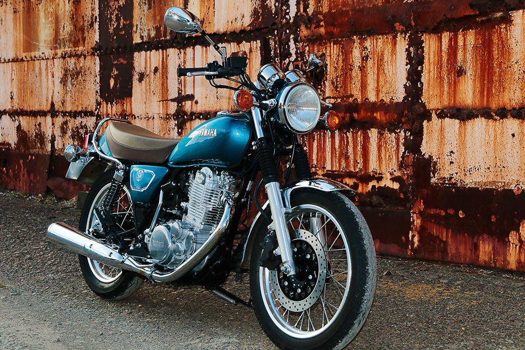 ヤマハ Sr400試乗 不死鳥のように再復活 スタイルそのまま 排ガス性能の進化で現代にアジャスト Gp