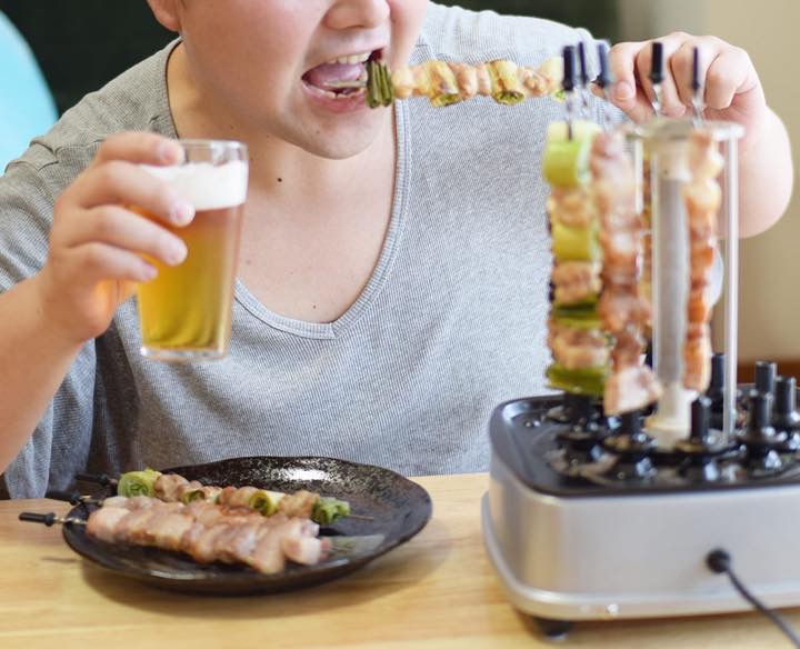 目の前で焼ける焼き鳥、これにビールを合わせたら最高だ! &GP