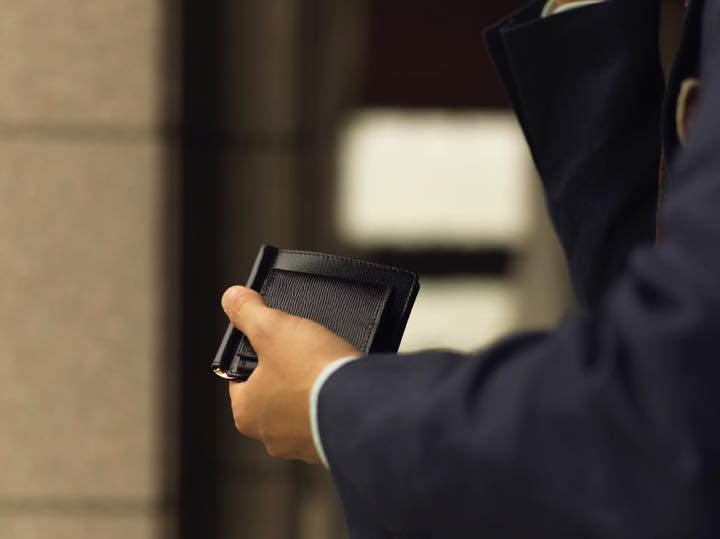 英国ブランドの上質な革小物でワンランク上の男に Gp