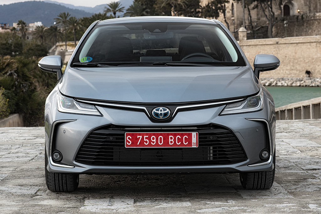 もうすぐ出ますよ 注目の日本車 大きくなって快適性と走りの実力がアップする新しい カローラ Gp もうすぐ出ますよ 注目の日本車 大きくなって快適性と走りの実力がアップする新しい カローラ Gp