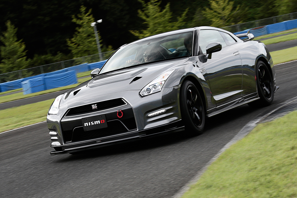 日産ワークス Nismo のr35 Gt R は街乗りからサーキットまで1台でカバー Gp
