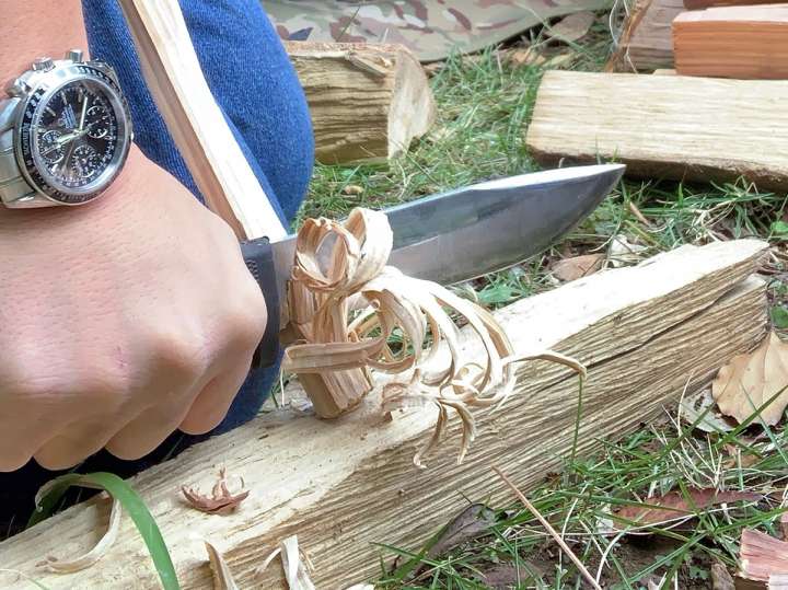 焚き火の隠れた楽しみ フェザースティックの作り方 Gp