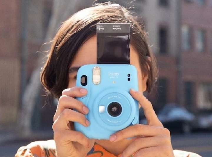 人気のチェキがオート露光 セルフィー対応で楽しさ倍増 Gp