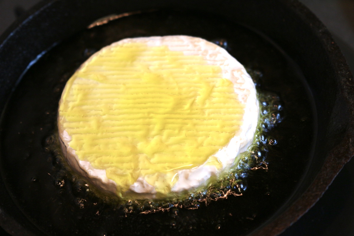 発酵食品をダブル使い 健康に良さそうな カマンベールみそアヒージョ ベアーズ島田キャンプの簡単ソトメシ Gp