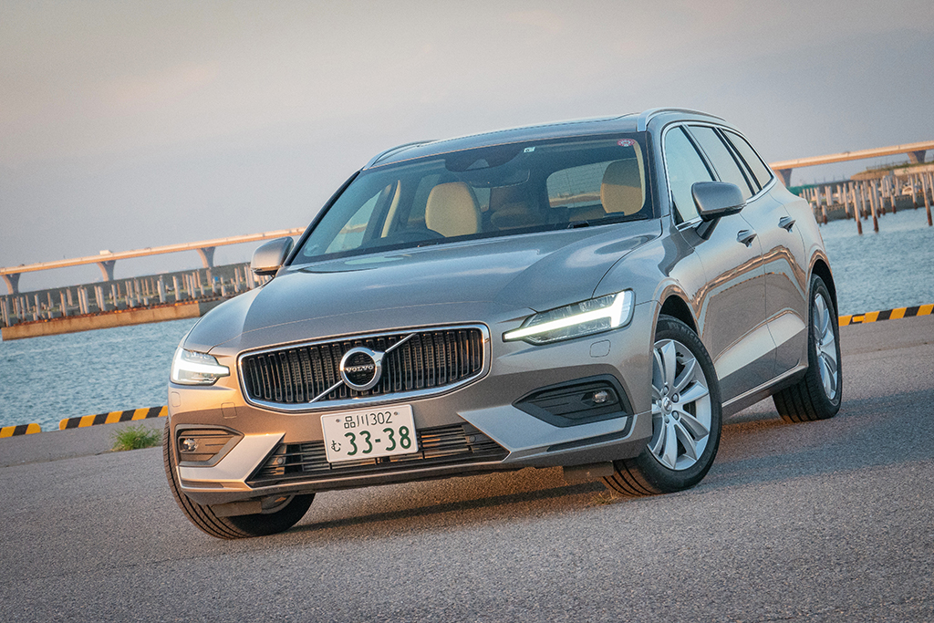 インテリアだけでも買い V60 のベーシックモデルはあの頃のボルボ味が濃密 Gp