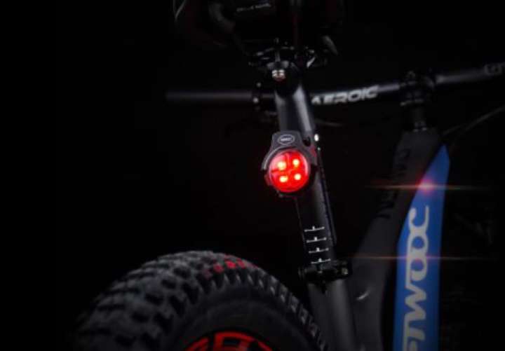 加速度センサーで減速を感知 自転車にもブレーキランプを付けて後方にアピール Gp