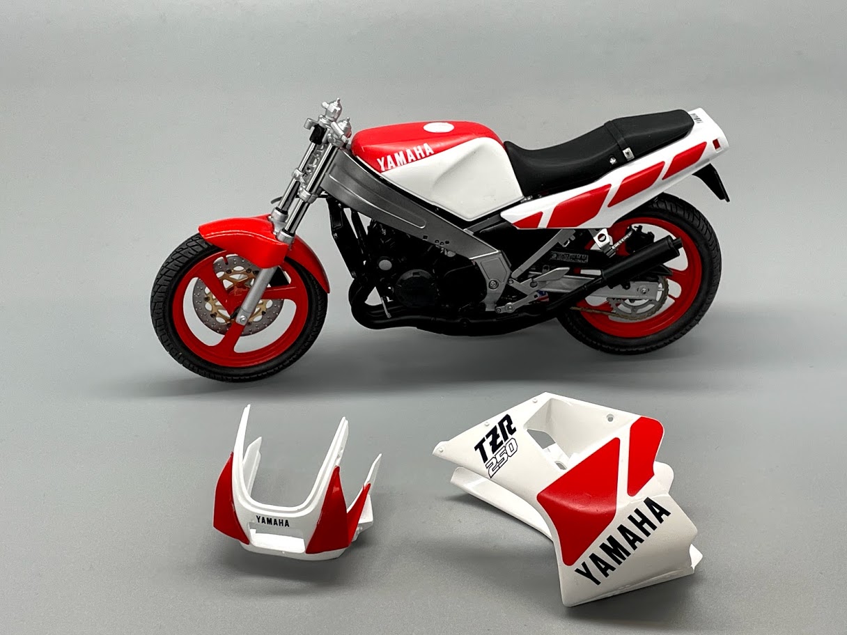 難易度高い 曲面部 のデカール貼りは軟化剤とドライヤーで解決 達人のプラモ術 Tzr250編 Gp 難易度高い 曲面部 のデカール貼りは軟化剤とドライヤーで解決 達人のプラモ術 Tzr250編 Gp