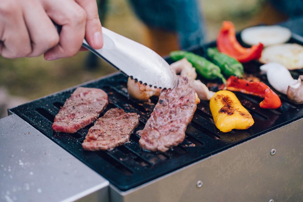 炭火bbqを考え抜いたオールステンレスのグリルで美味しく肉を焼こう Gp