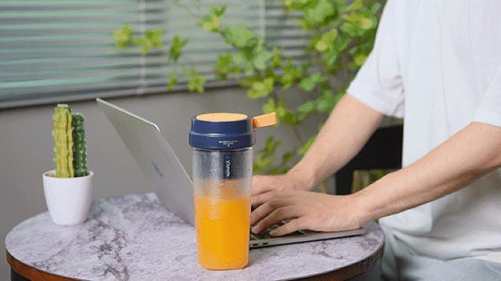 持ち歩けるジューサーでどこでも作りたて生ジュース 氷も砕けるぞ Gp