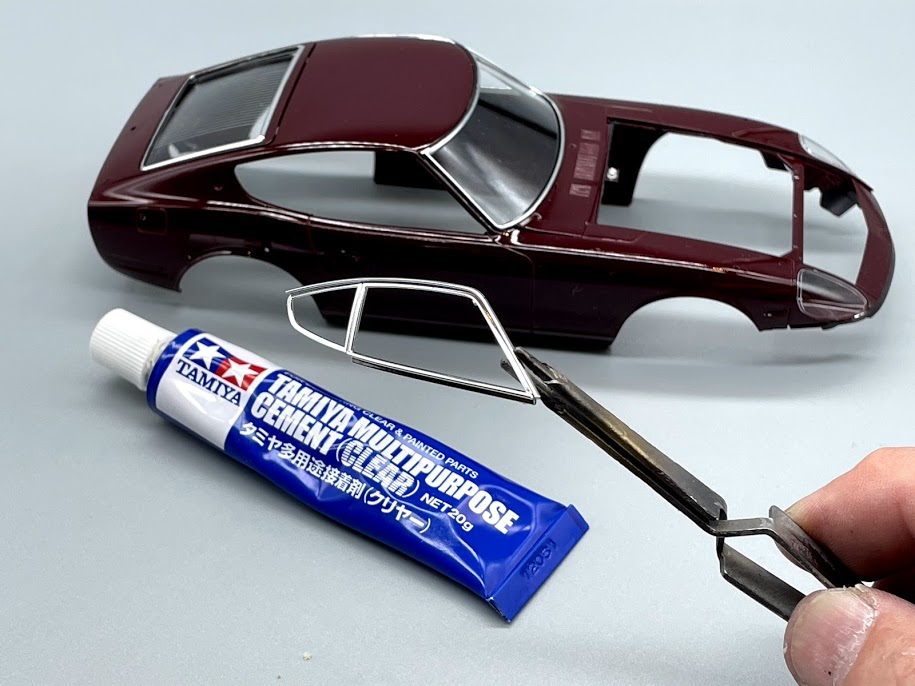 ひび割れしやすいクリアパーツのカットは精密薄刃ニッパーで 達人のプラモ術 Nissan フェアレディ 240zg Gp Part 2