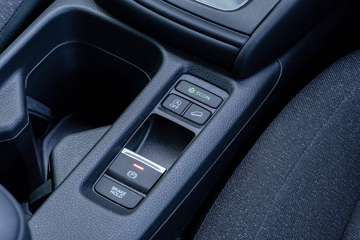 一番安いけど走りは軽快 ホンダ ヴェゼル のガソリン車は装備充実の大穴仕様 Gp