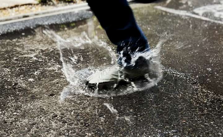 防水透湿な地下足袋型スニーカーでしっかり地面をグリップ Gp