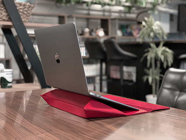 外出先でもpcスタンド使いたい だったらスタンドにもなるケースがいいかも Gp 外出先でもpcスタンド使いたい だったらスタンドにもなるケースがいいかも Gp